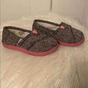 Size 9 toddler TOMS